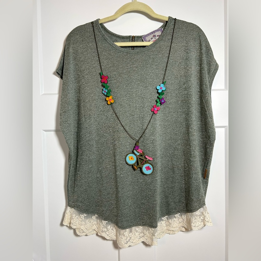 Plus Size Women’s Top, Size XL, Fits Bigger. Mamatayoe European Casual top.